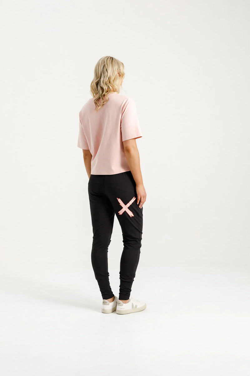Homelee 3/4 Apartment Pants Black with Blossom Berry